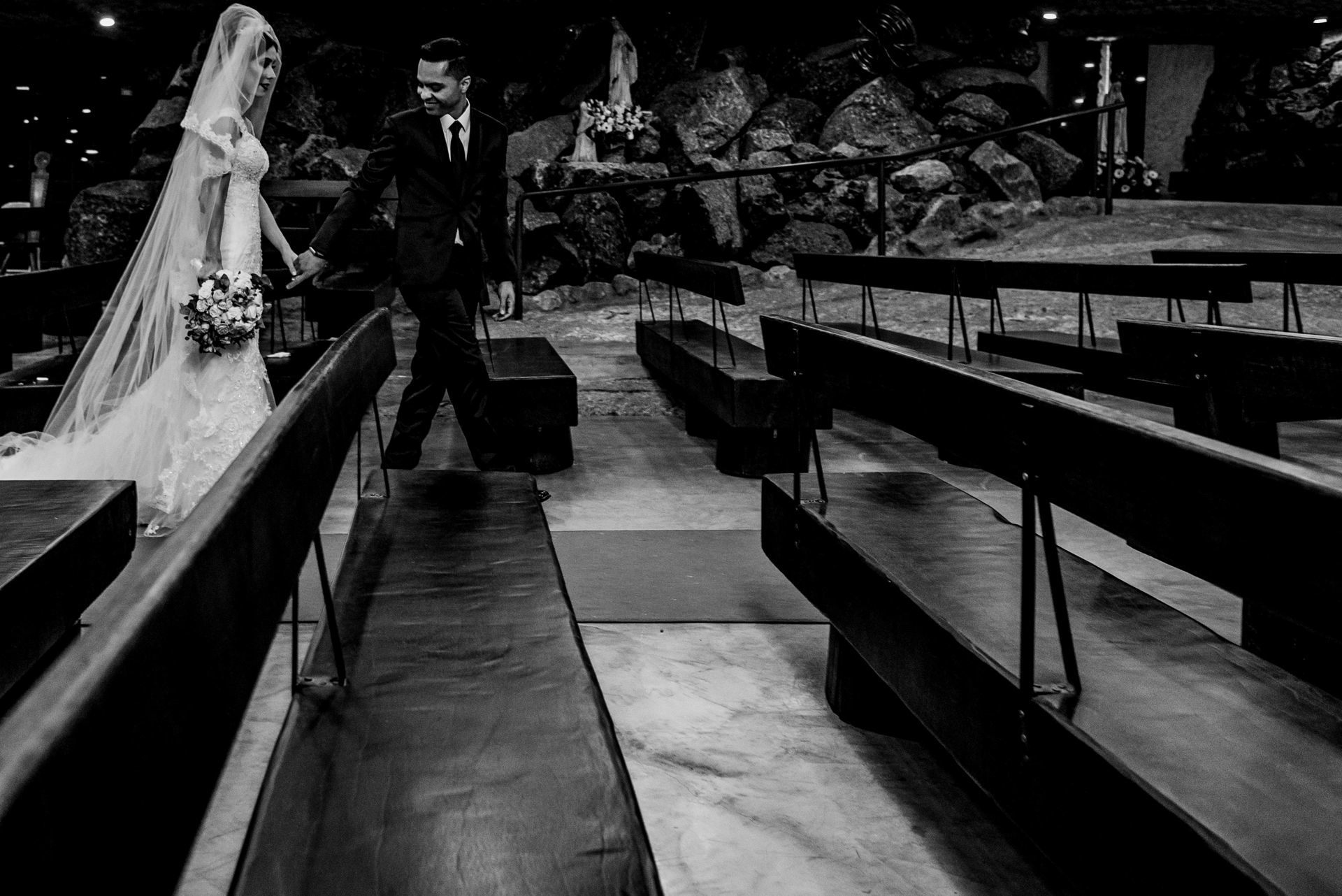 Foto Casamento na igreja - Casamento na Gruta Alphaville - são paulo - Nicolli + Leonardo Foto Casamento na igreja - Casamento na Gruta Alphaville - são paulo - Nicolli + Leonardo - Imagem 37